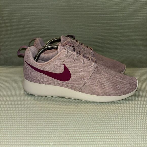 Nike Roshe One Running Shoes Women’s Size 11 844994-501 Plum Chalk/True Berry - Picture 1 of 9